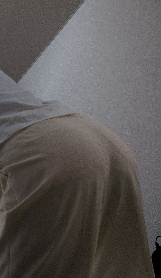 看護師妻の着衣尻の画像その2