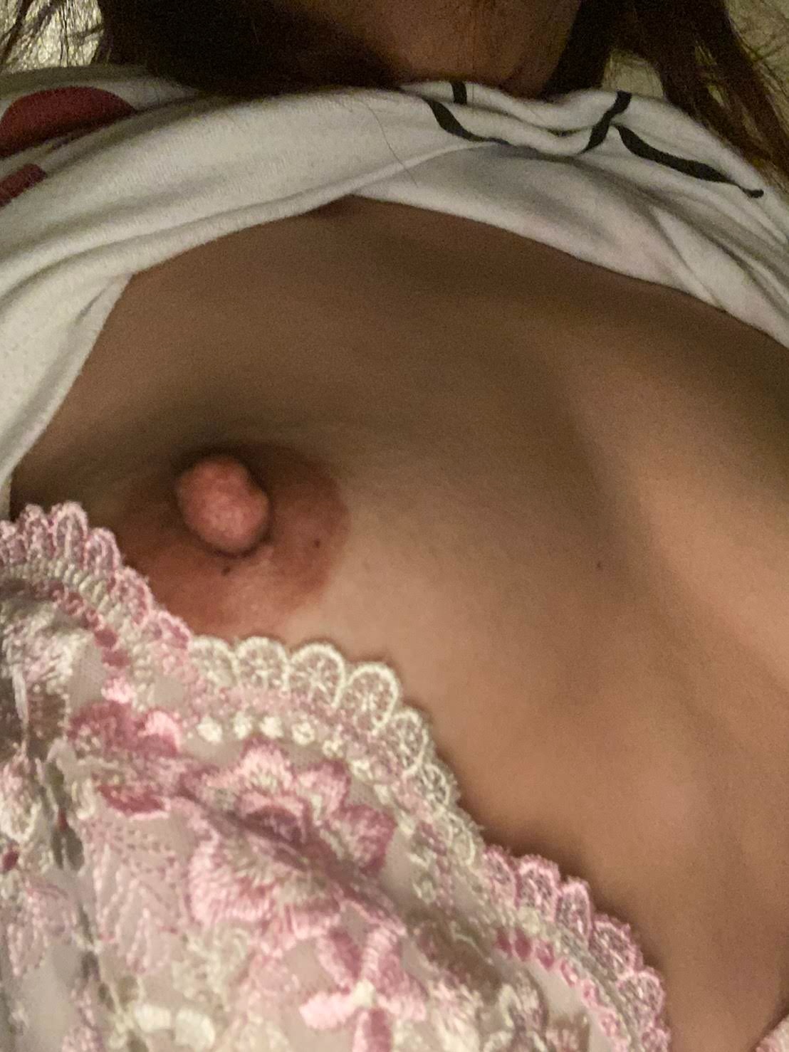 人妻の乳首の画像その3