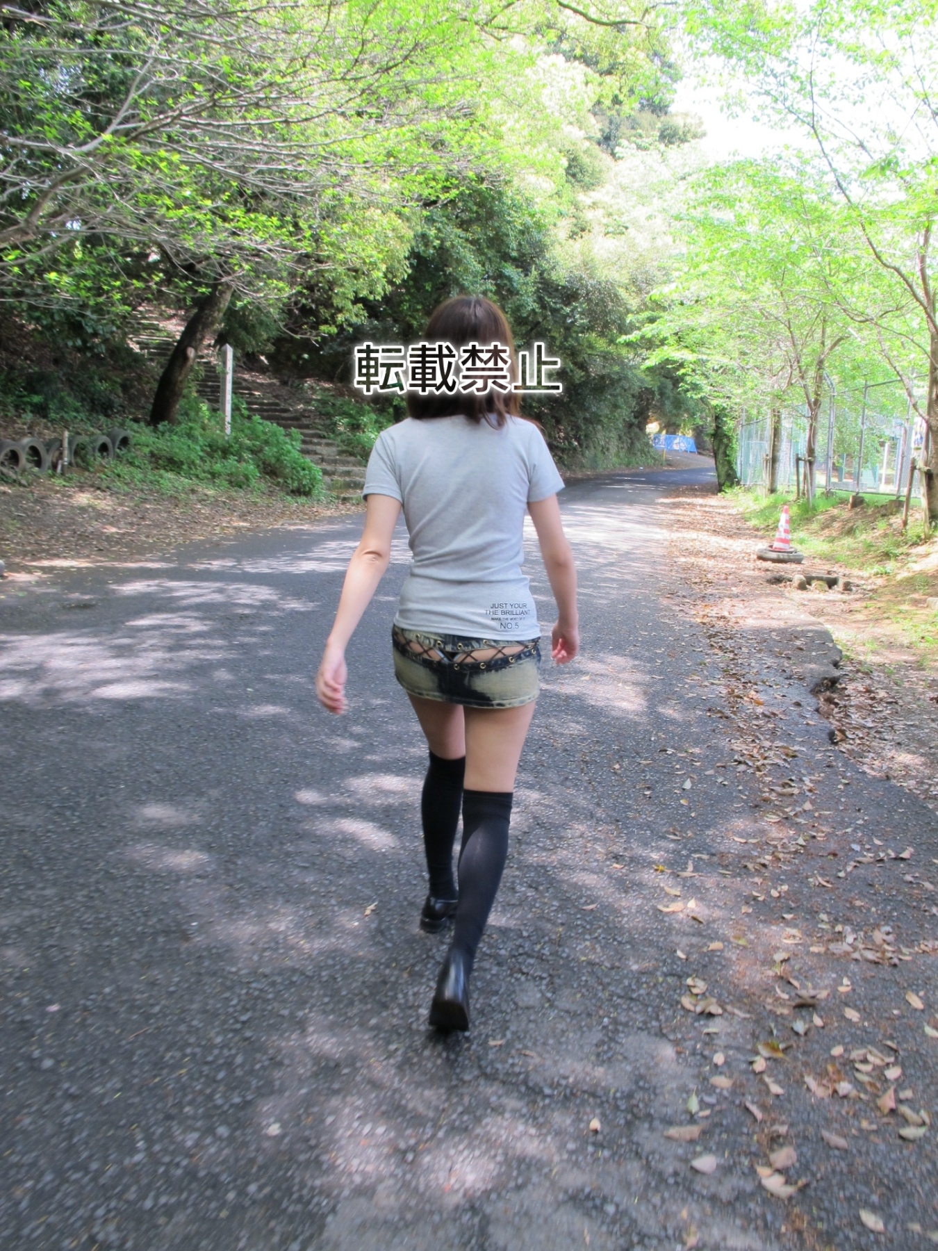 尻見えミニスカ散歩＋の画像その1