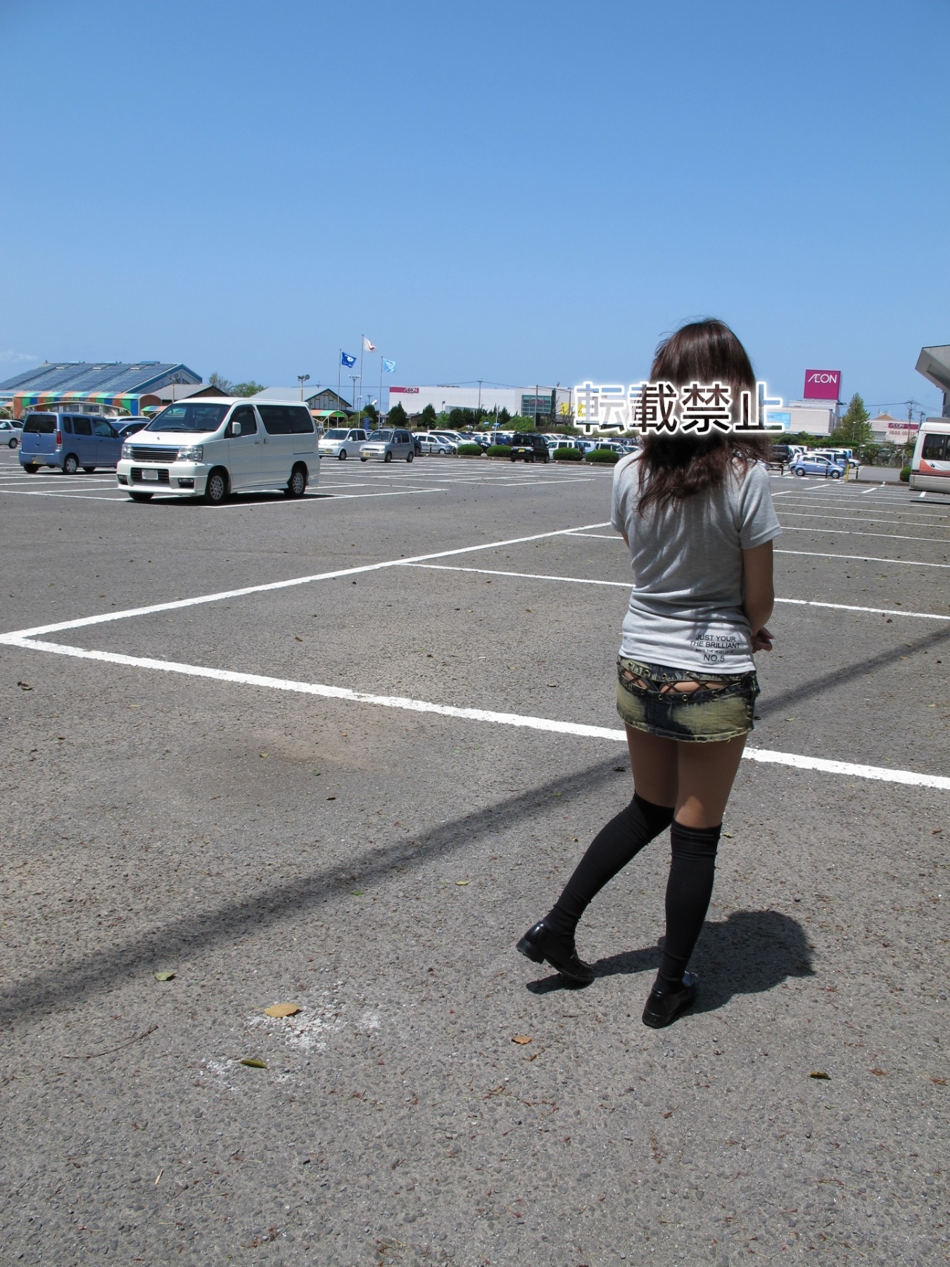 尻見えミニスカ散歩＋の画像その2