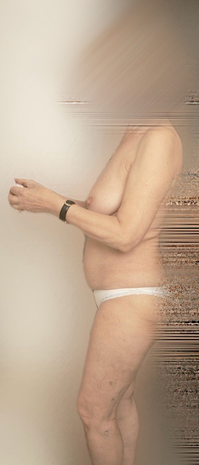 母親の着替えの画像その2