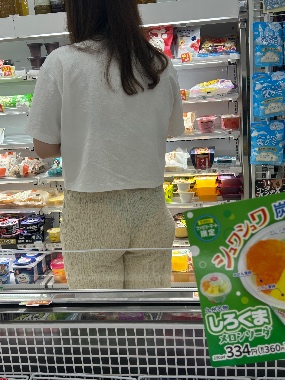 夏のコンビニでおもちゃ挿れなが