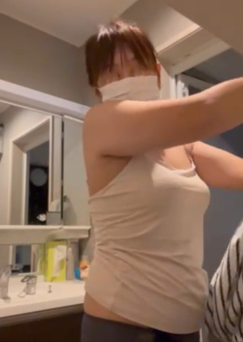 妻の脱衣の画像その1