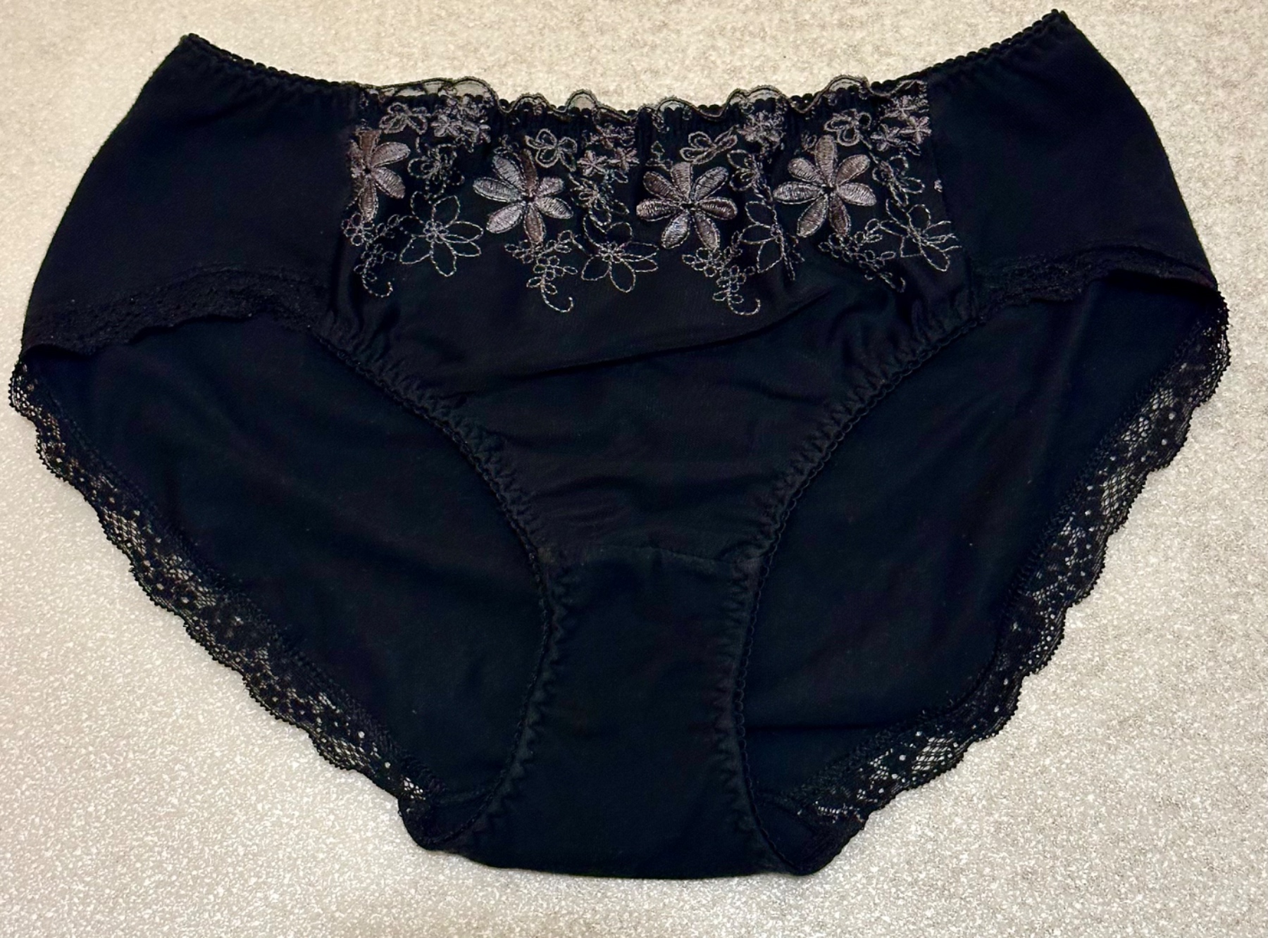 ママの汚れ下着の画像その2