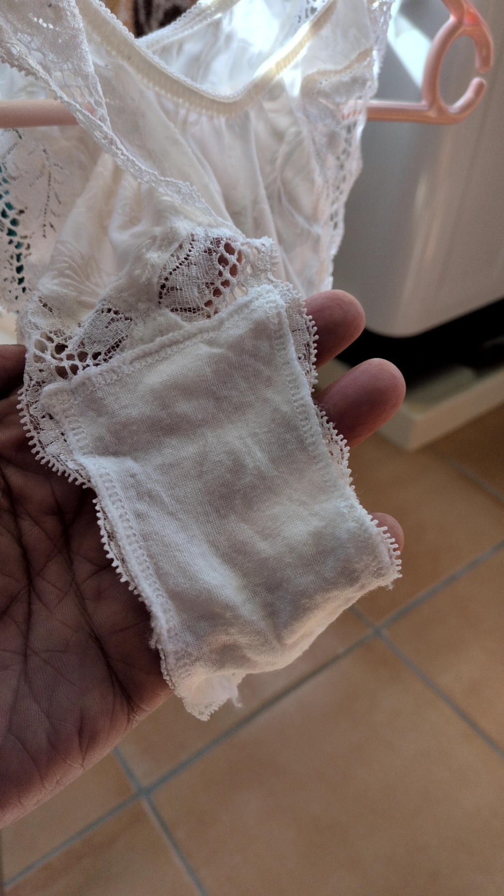 看護師妻の勤務パンティの画像その3