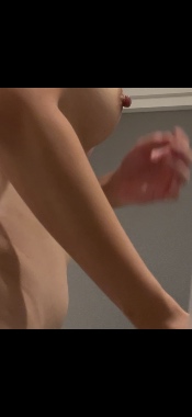 今日の妻の乳首