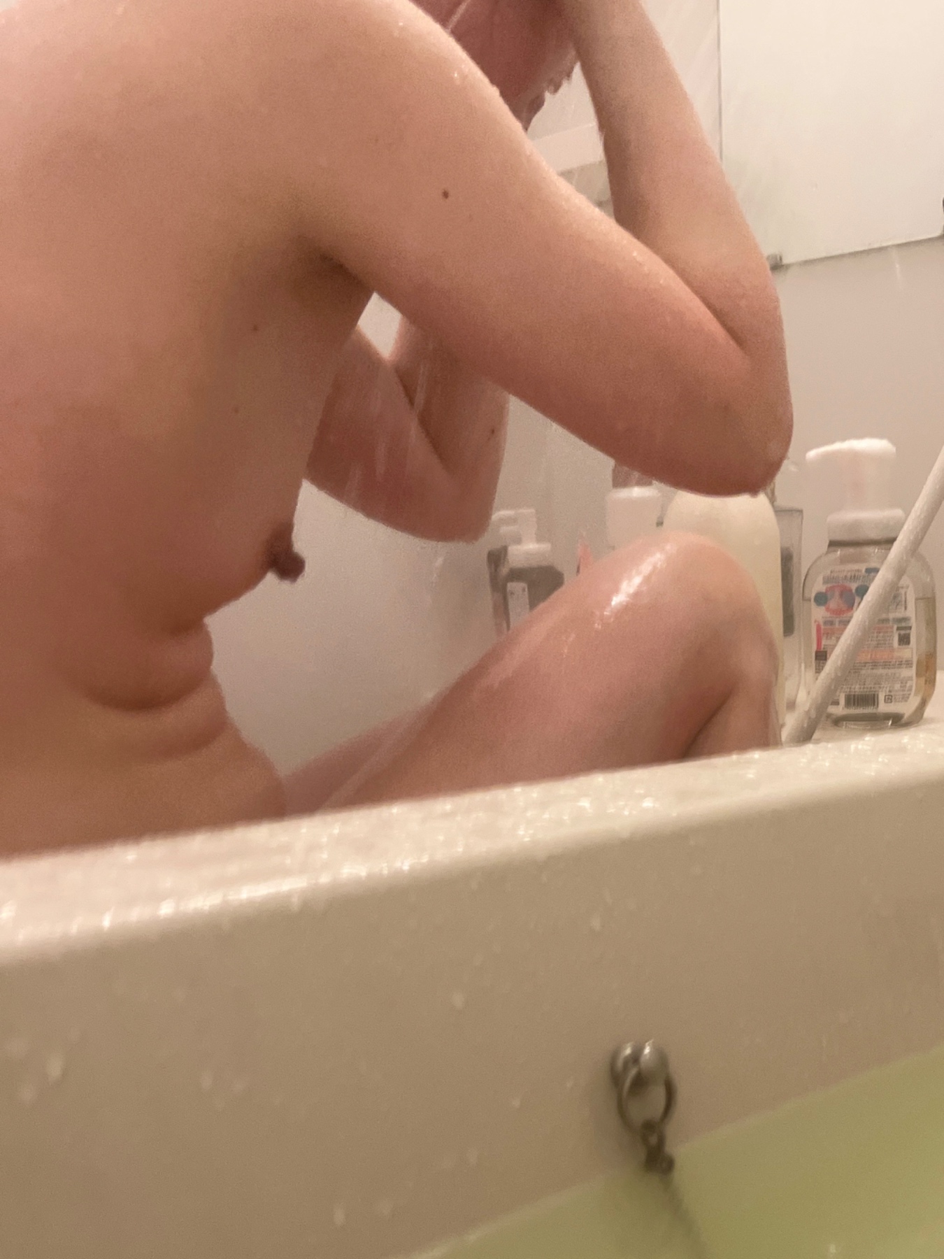 散々弄ばれた乳首の画像その1