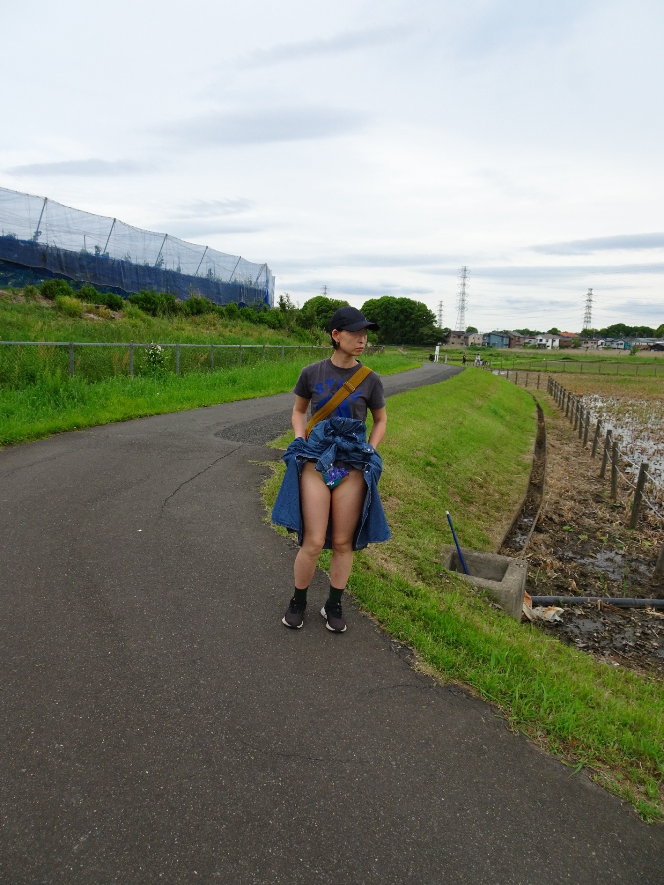 初めてのサルートでチラリの画像その5