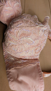 新調ブラで出かけた妻