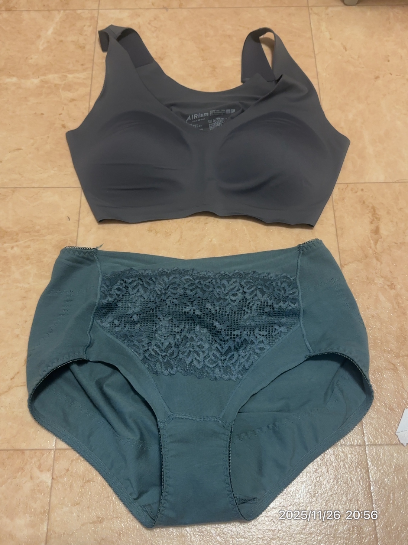 脱ぎたての画像その1