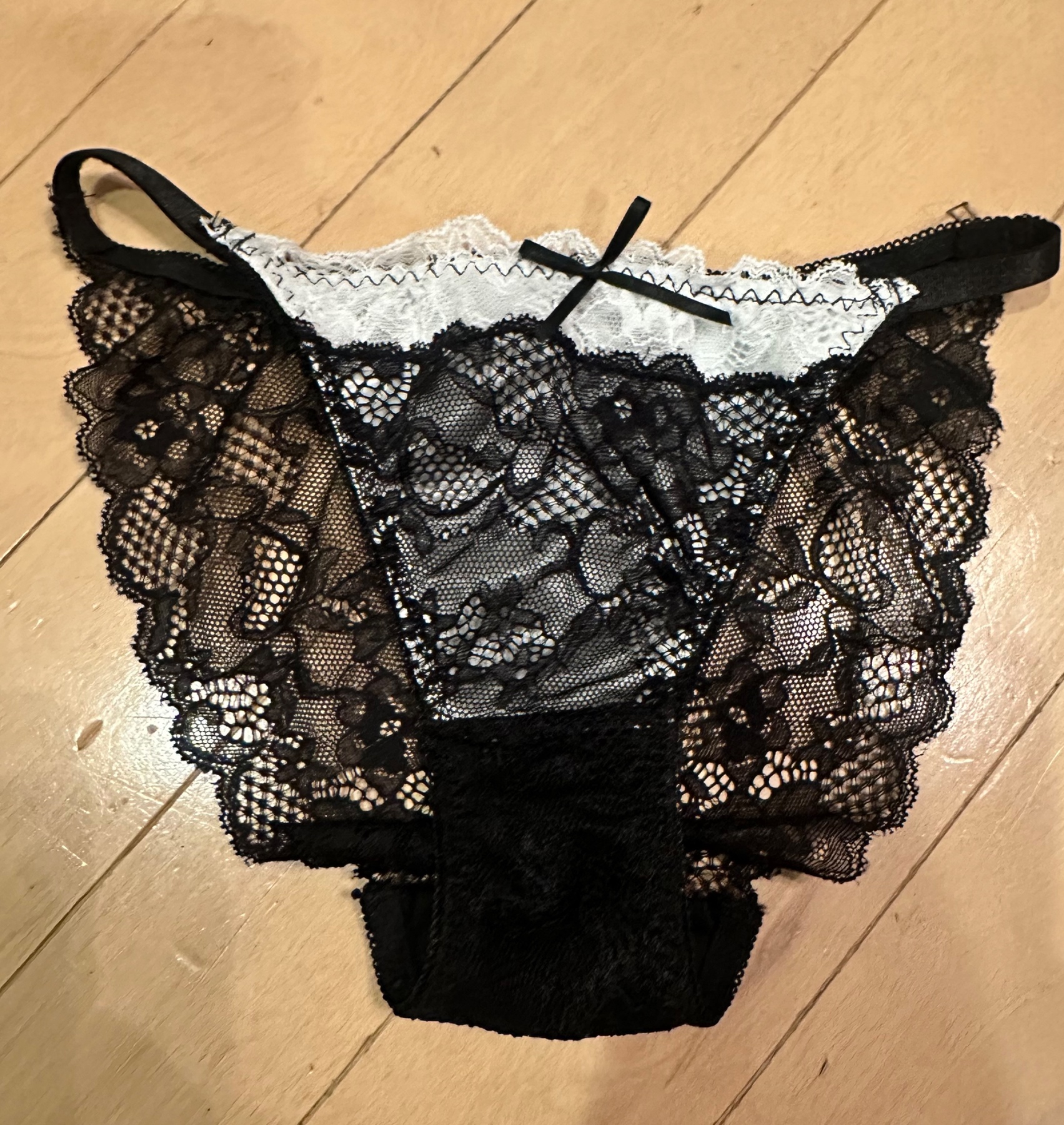 保育士妻の脱ぎたての画像その2