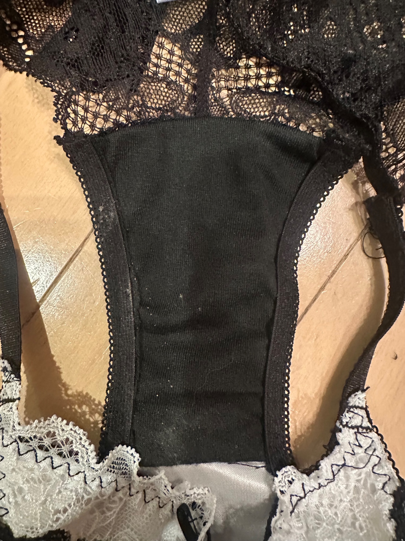 保育士妻の脱ぎたての画像その5