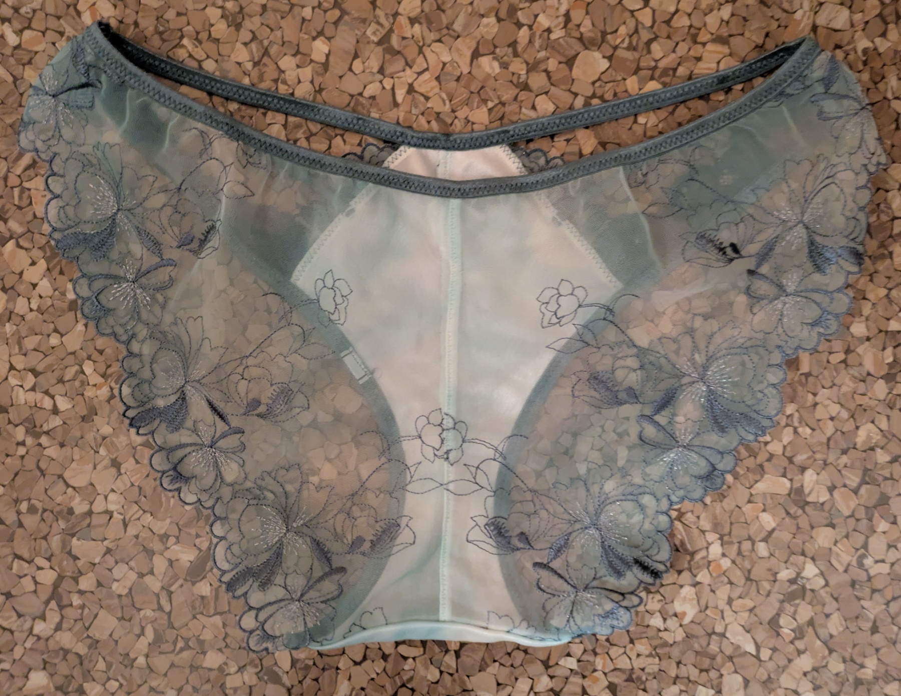 昨夜のセックス用パンティの画像その2