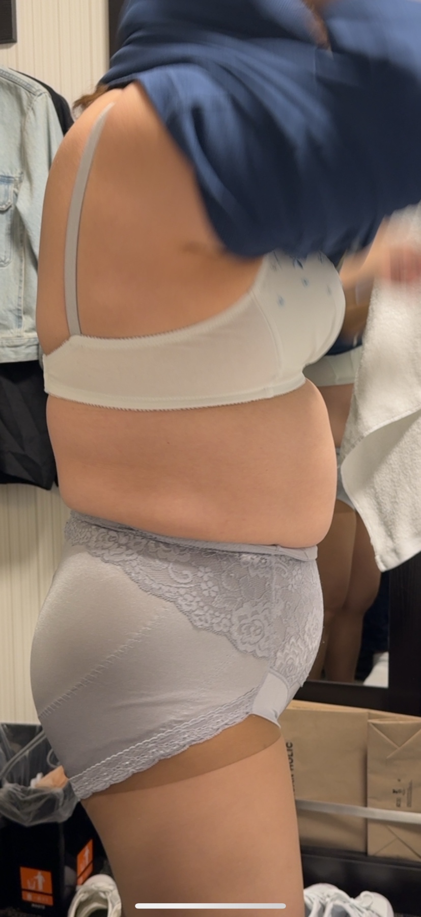 大きなおけつを突き出しガードルの画像その4