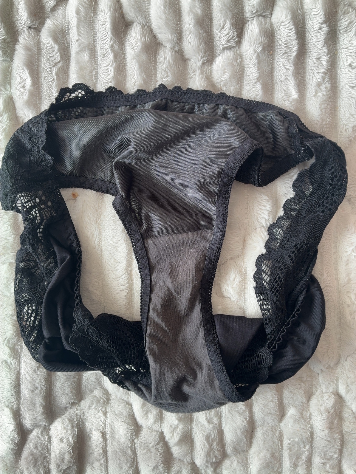 34歳教員妻の黒パンティの画像その3