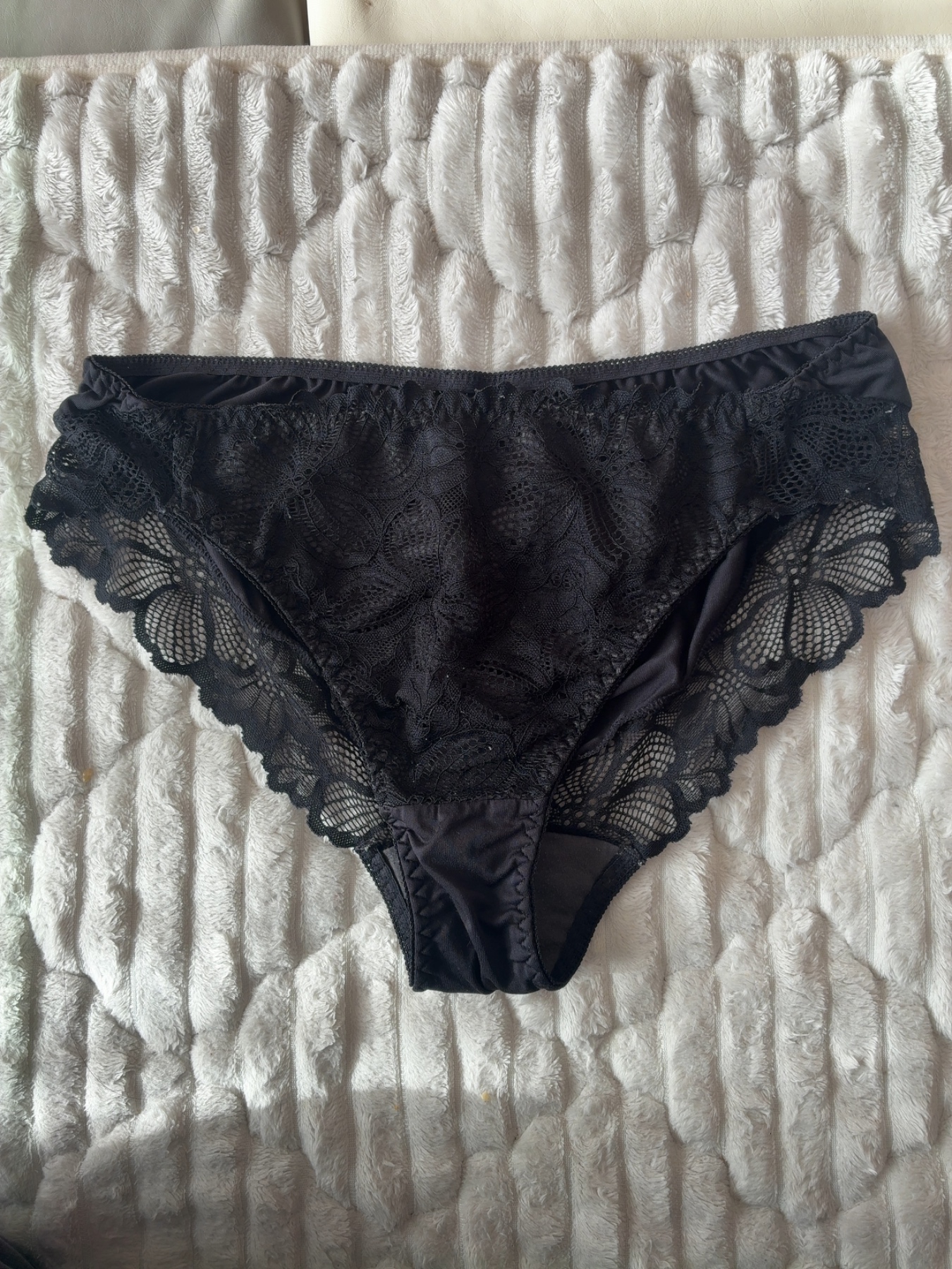 34歳教員妻の黒パンティの画像その1