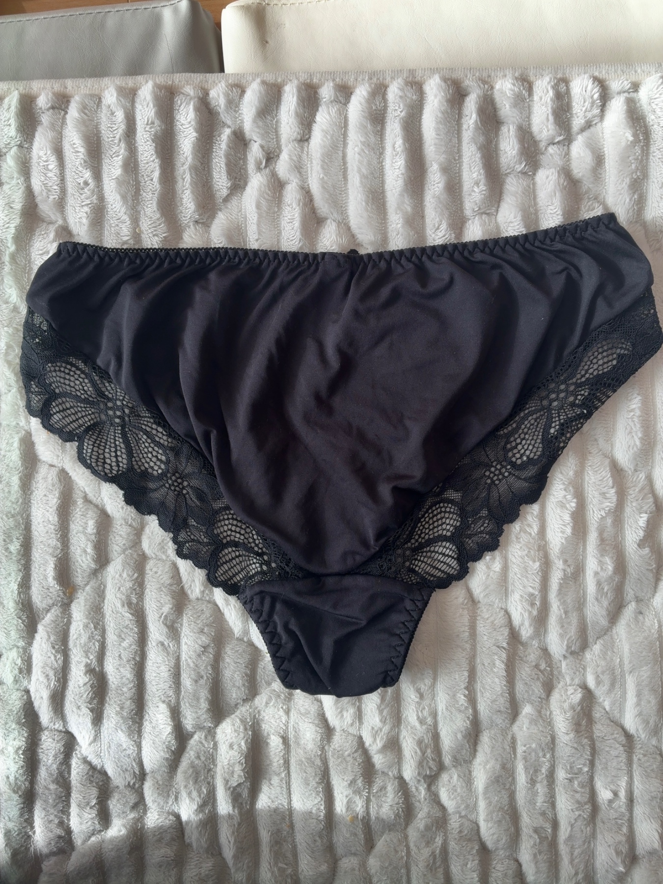 34歳教員妻の黒パンティの画像その2