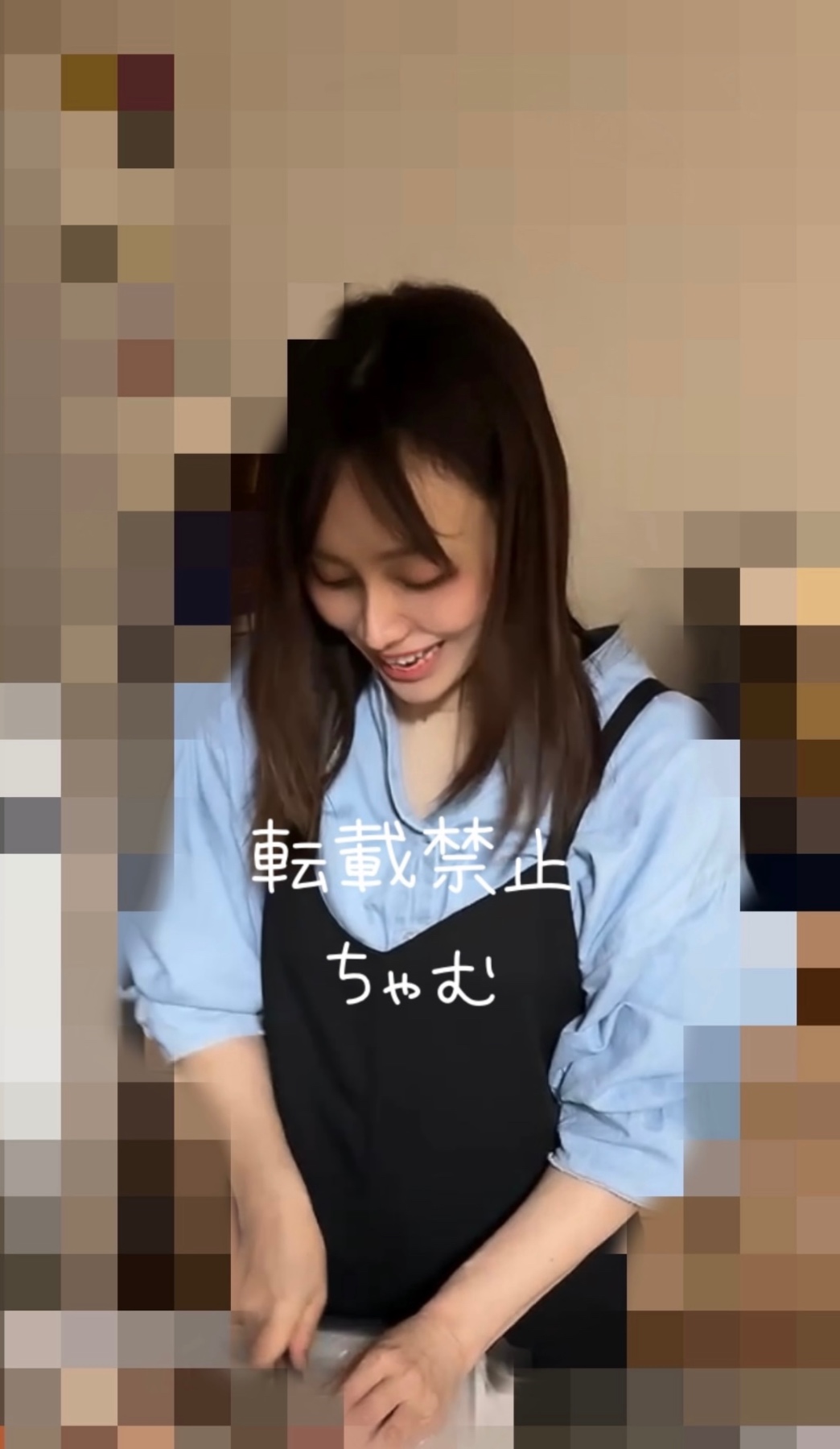 2児ママのマンちら足コキの画像その1