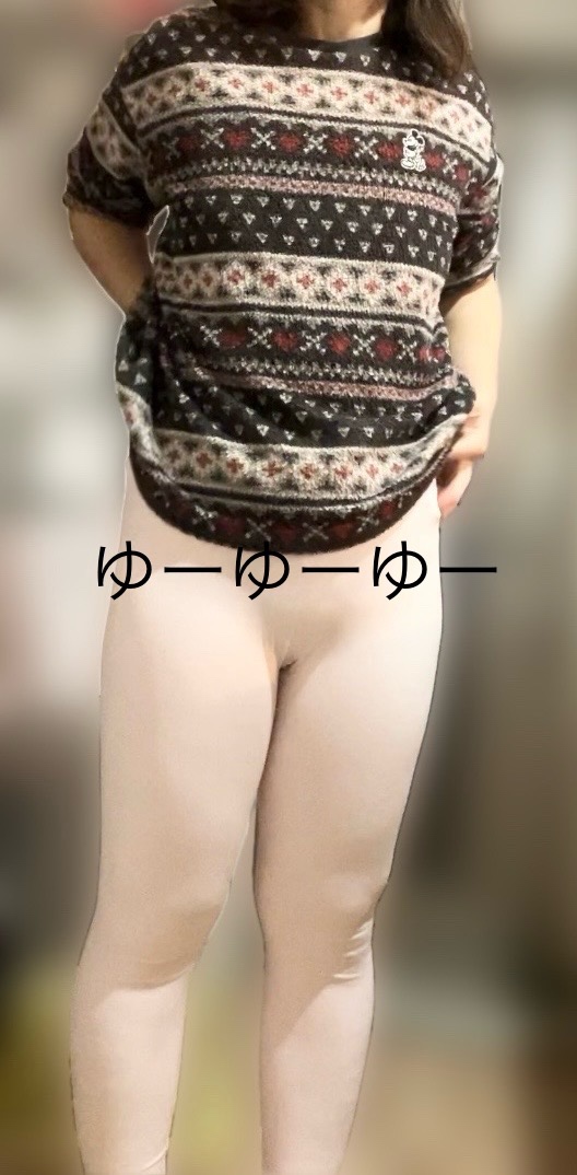 妻の巨尻にレギンスとTバックの画像その4