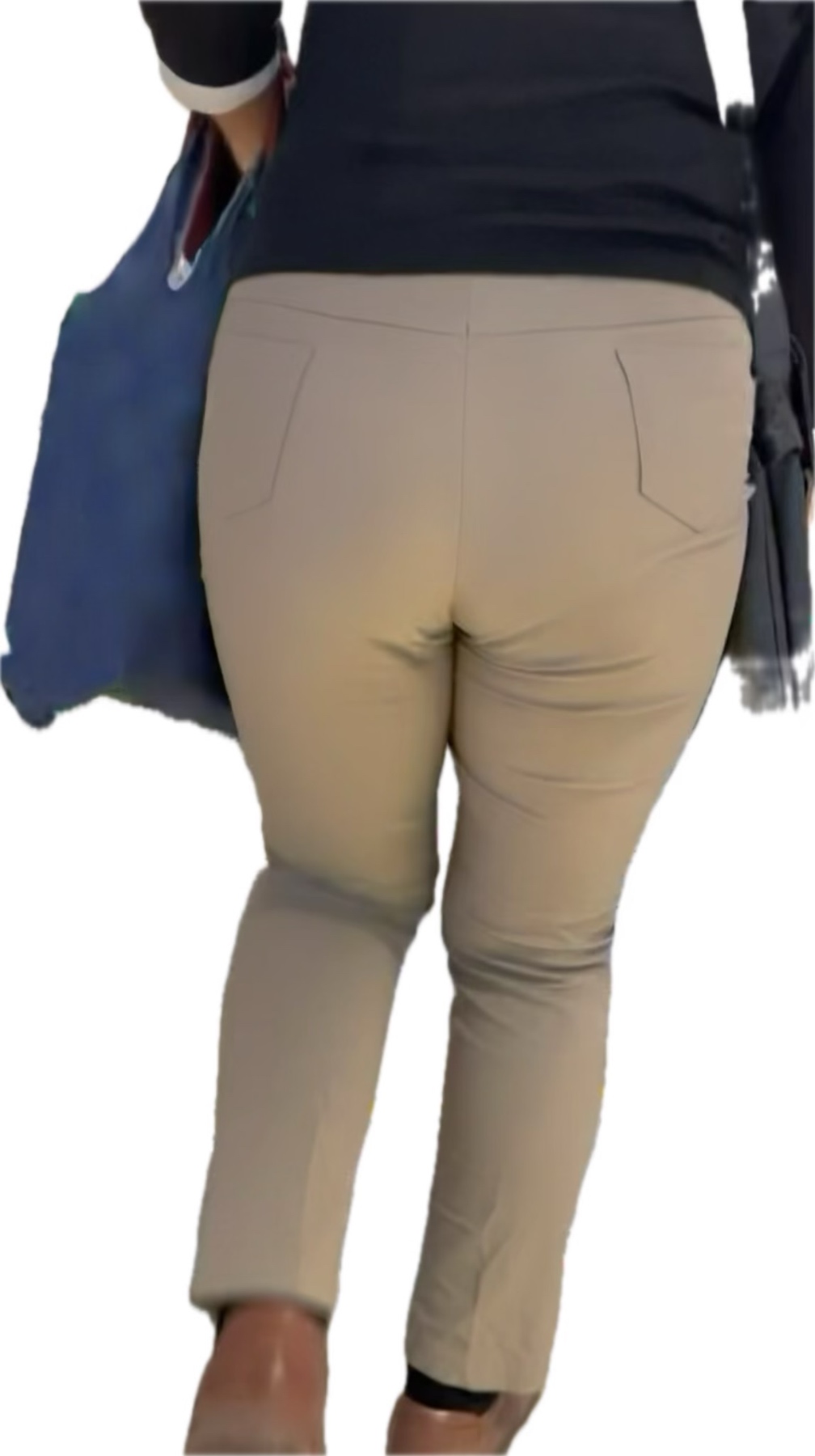 学校行事に向かう巨尻妻の画像その1