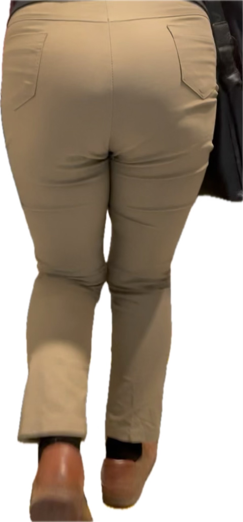 学校行事に向かう巨尻妻の画像その4