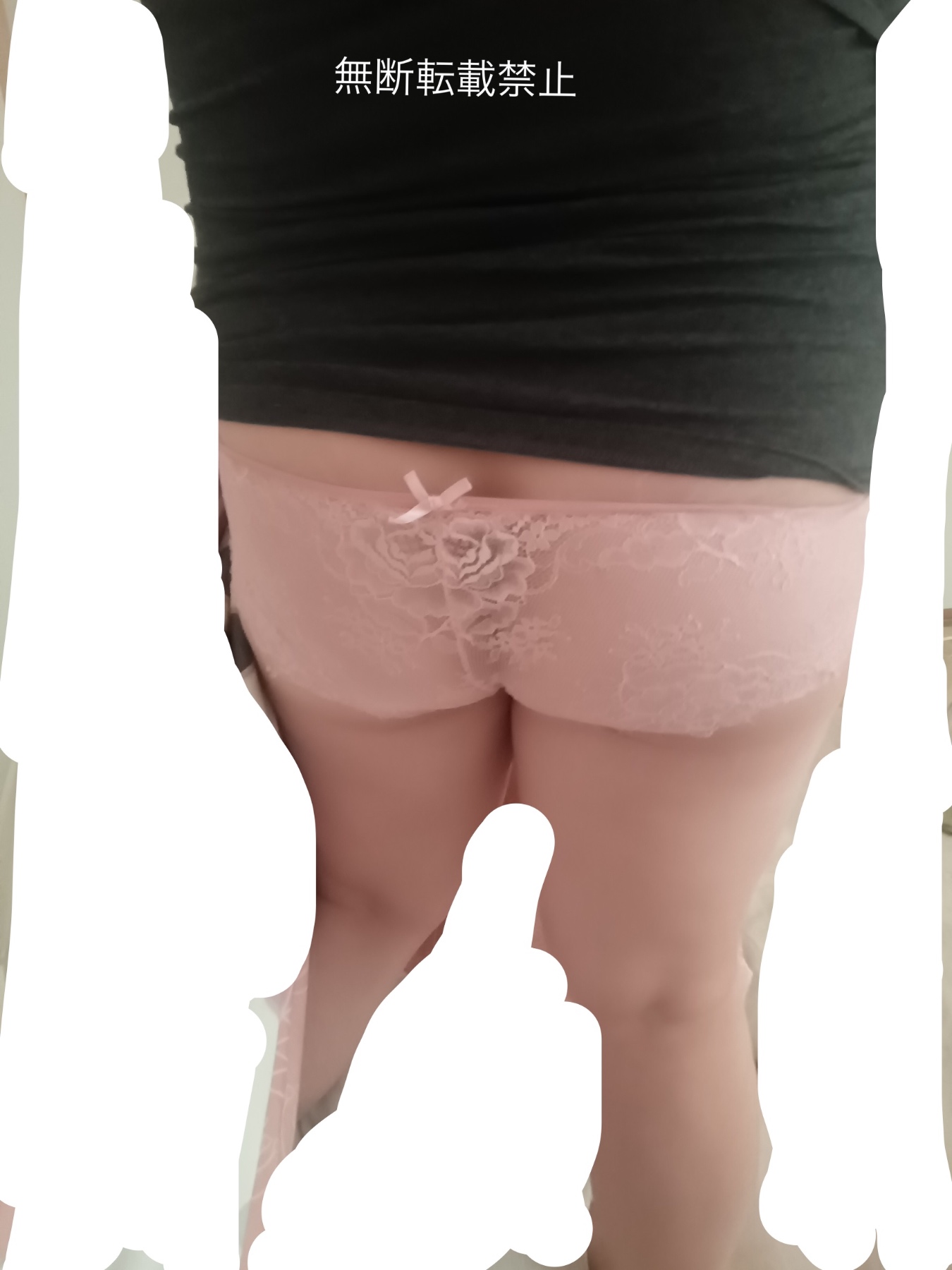 ケツデカ妻のピンク色のエロ下着の画像その1