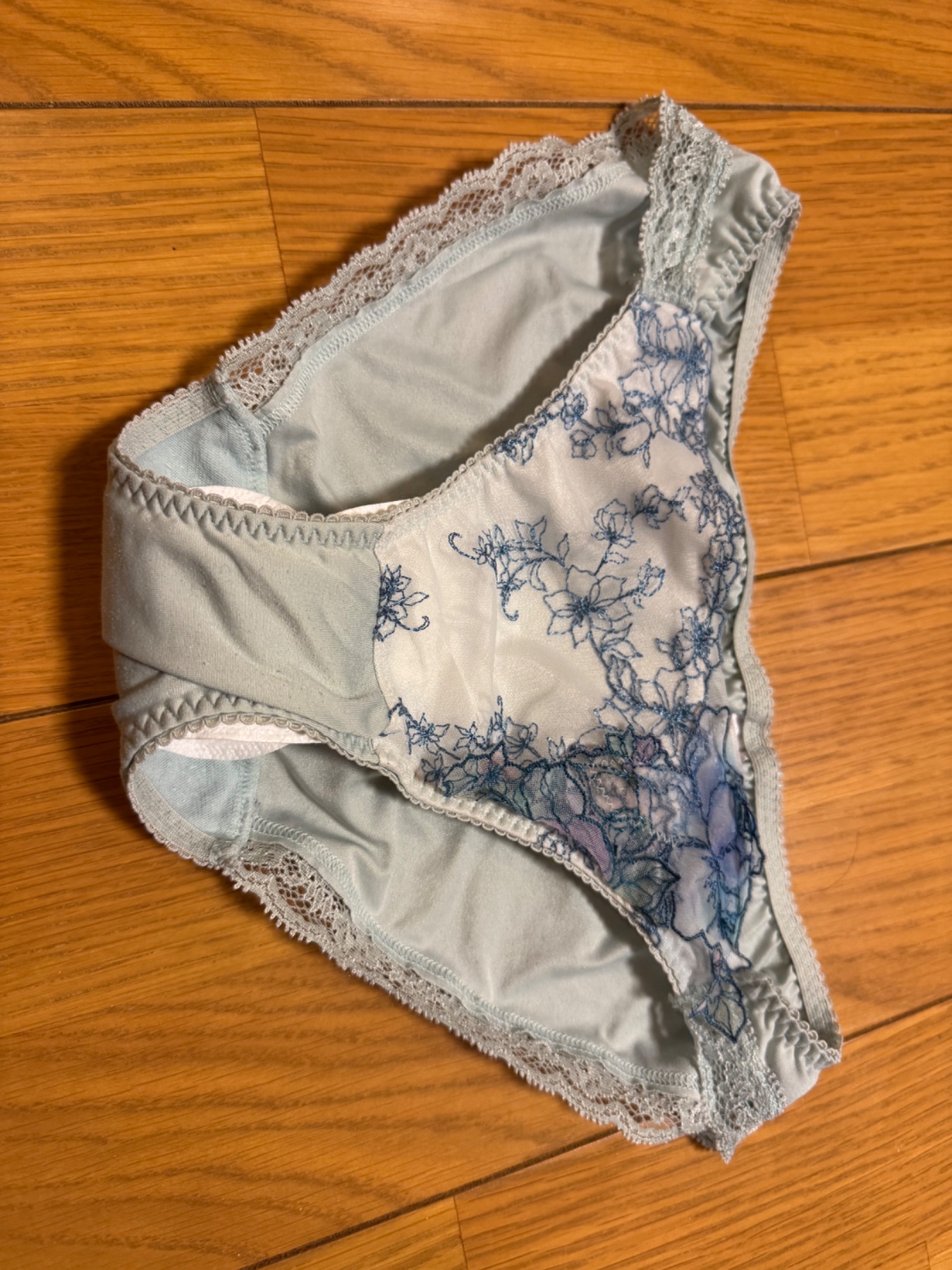 今朝脱いだパンティの画像その2