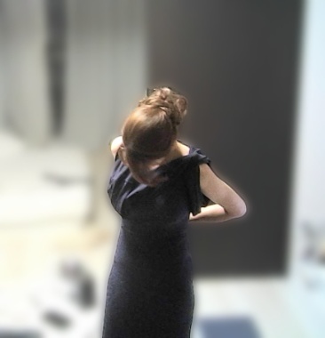 ドレス脱ぎ脱ぎ