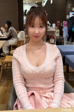 Hカップ童顔巨乳妻