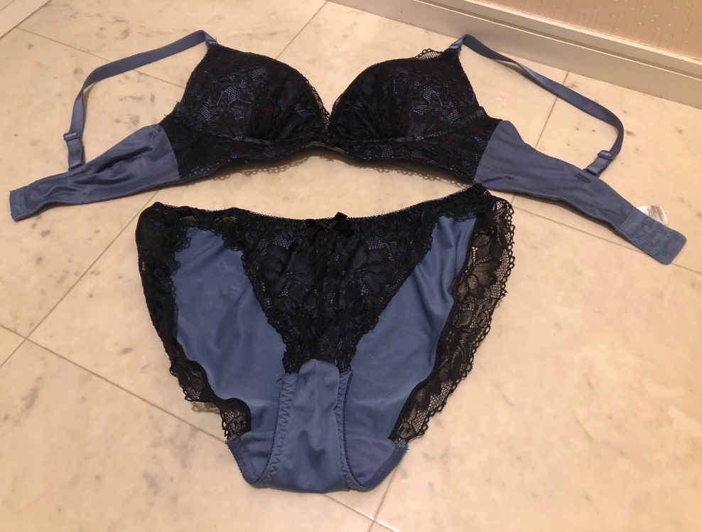 妻の脱ぎたて下着を観察の画像その4