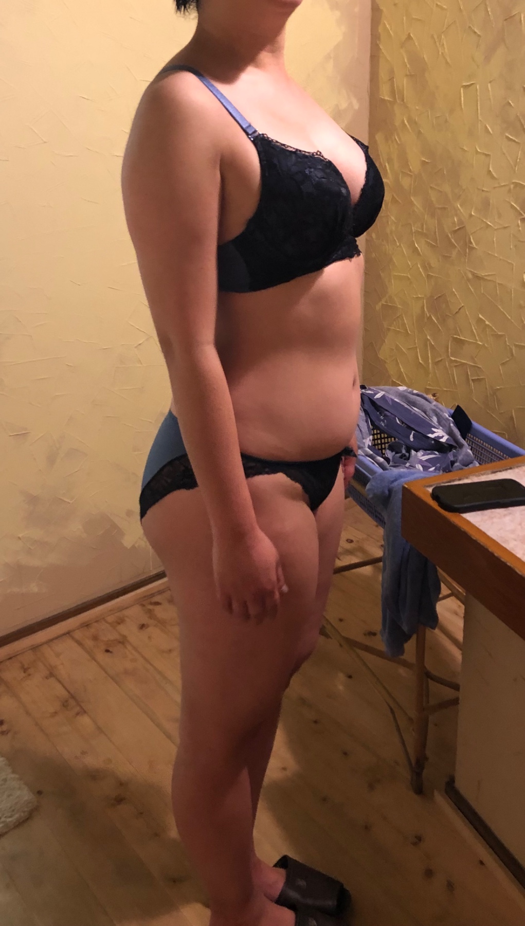 妻の脱ぎたて下着を観察の画像その1