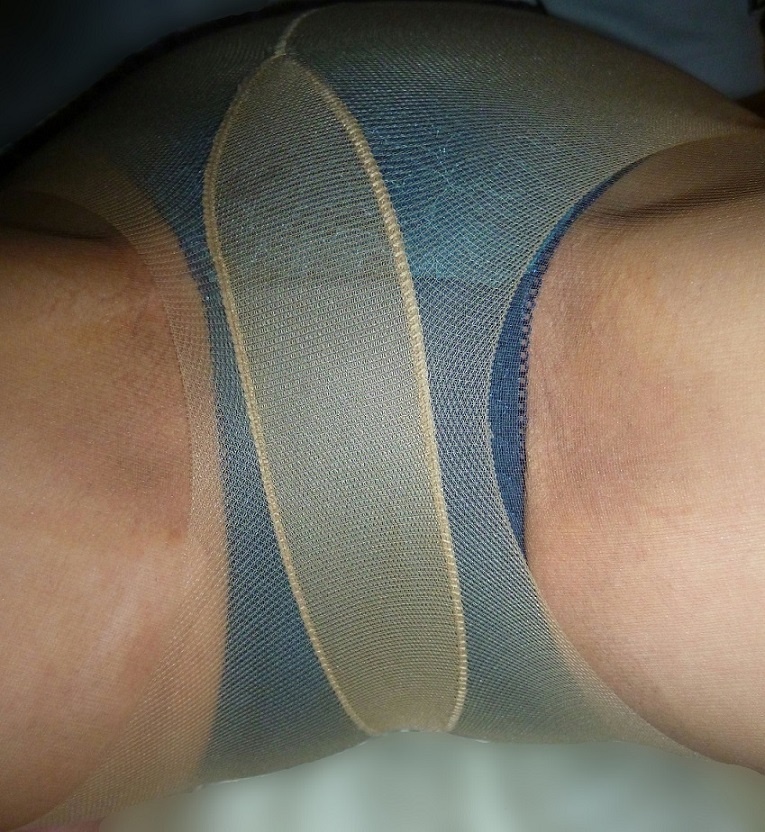 オバさんの下着姿の画像その4