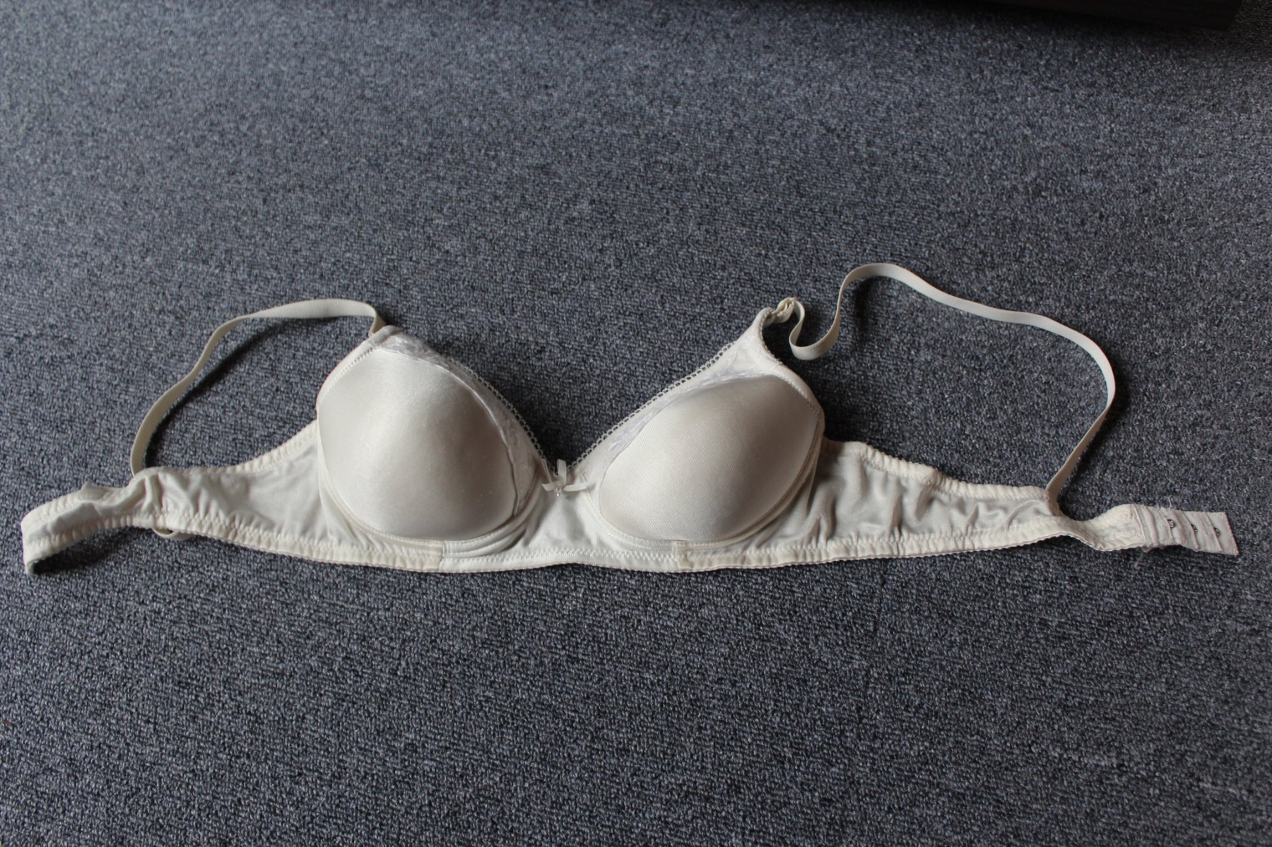 貧乳な実母の下着の画像その2