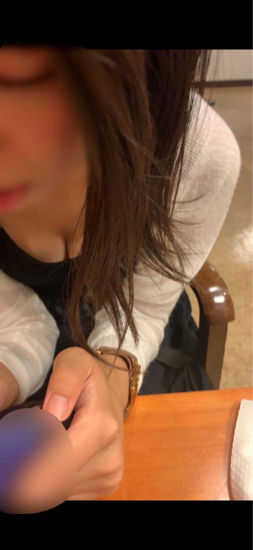 嫁の胸チラの画像その1