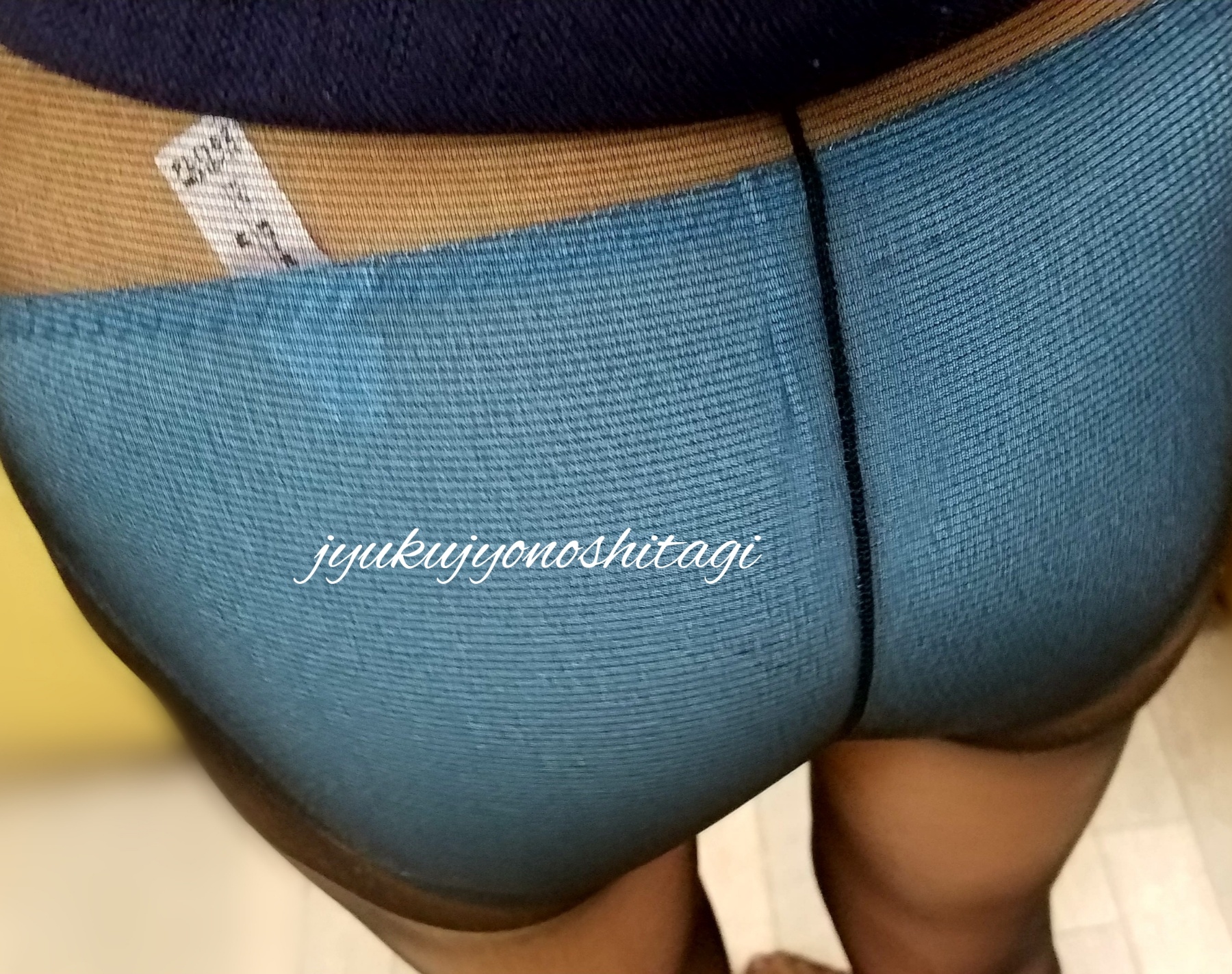 人妻の黒ストの画像その4