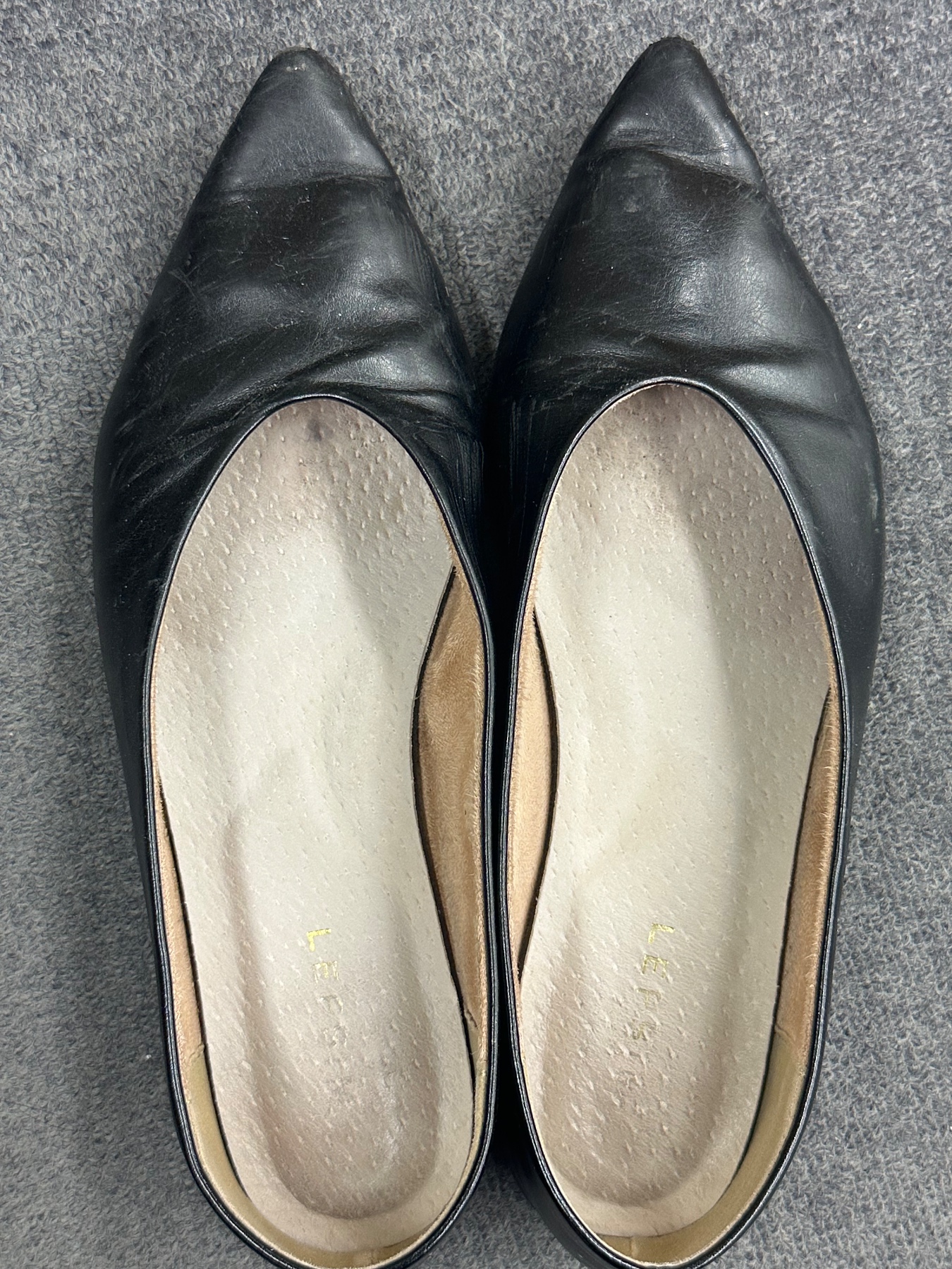 事務員の汗パンプスの画像その2