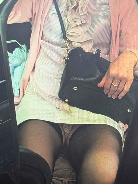 控えめなパンチラですが