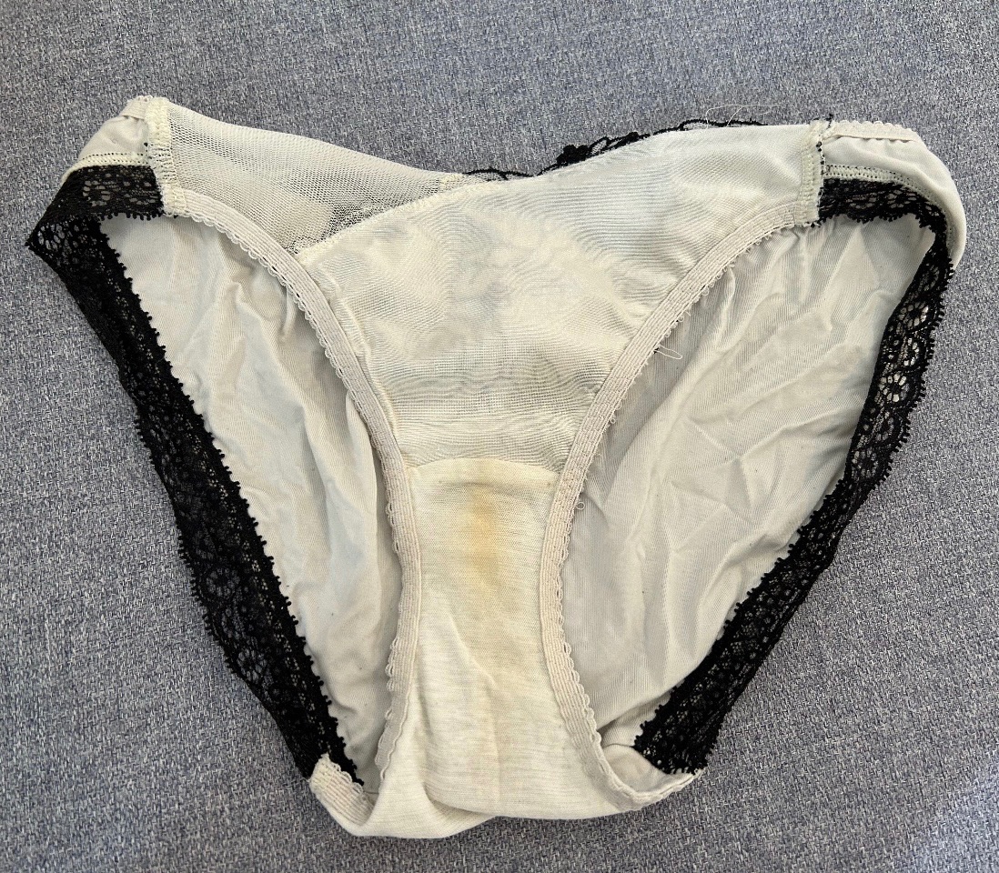 黄ばみパンティの画像その2