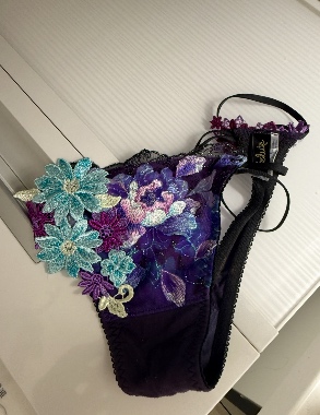 保険会社の妻のTバック