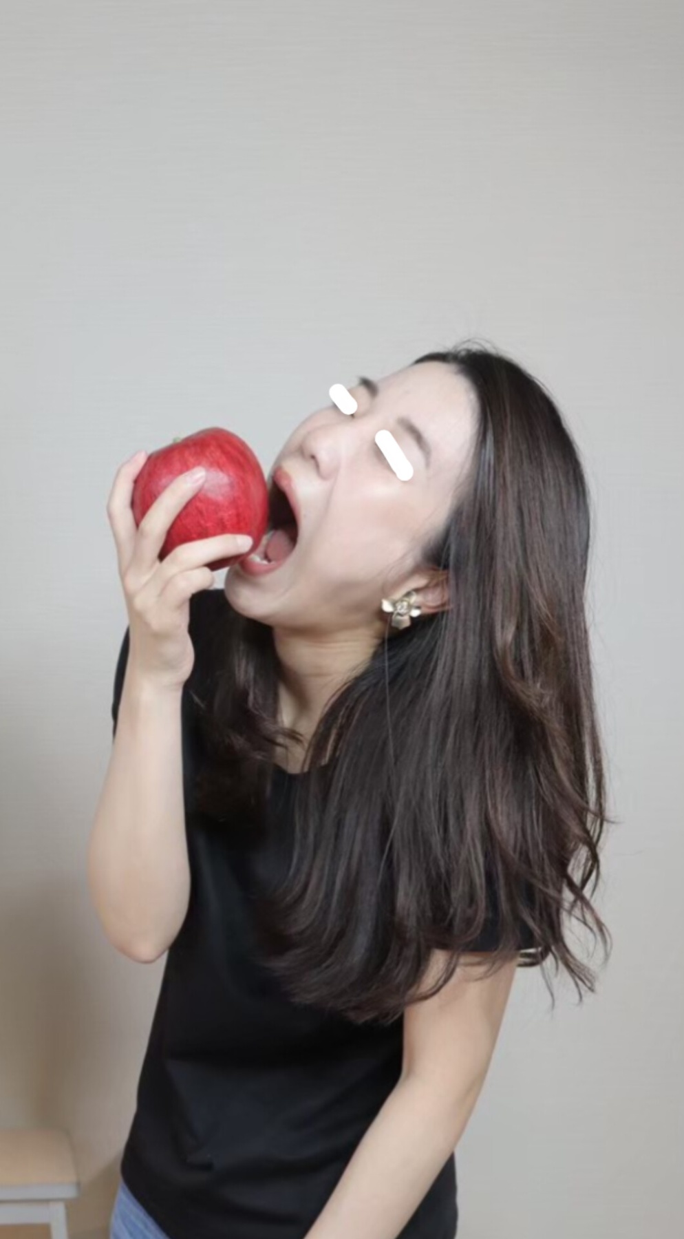 教師妻の擬似手こき〜顔射の画像その2