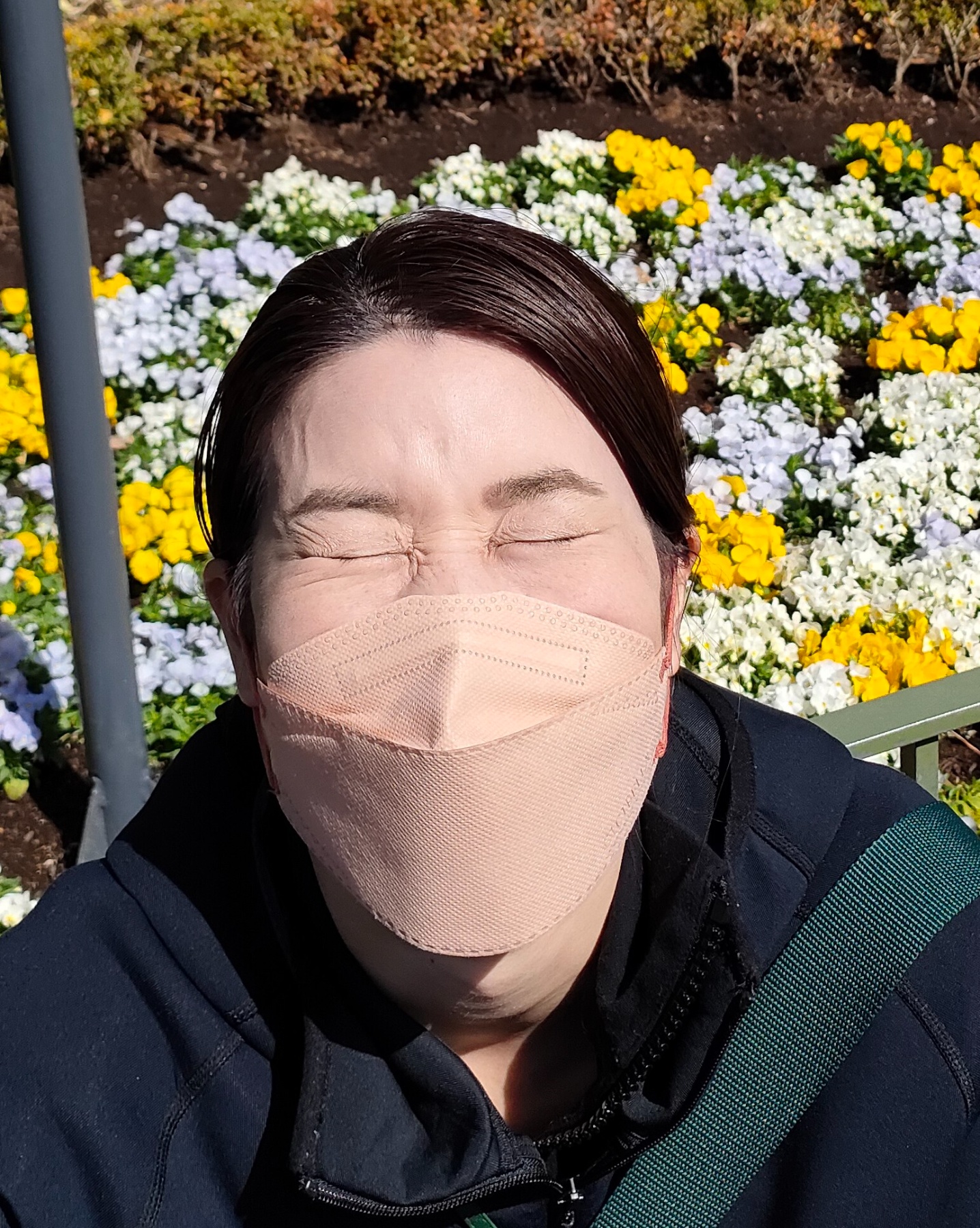 教師妻の擬似手こき〜顔射の画像その4