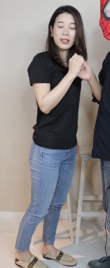 教師妻の擬似手こき〜顔射