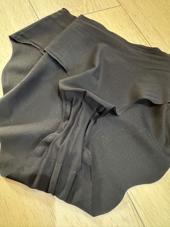 脱ぎたて　シミ付きの画像その1