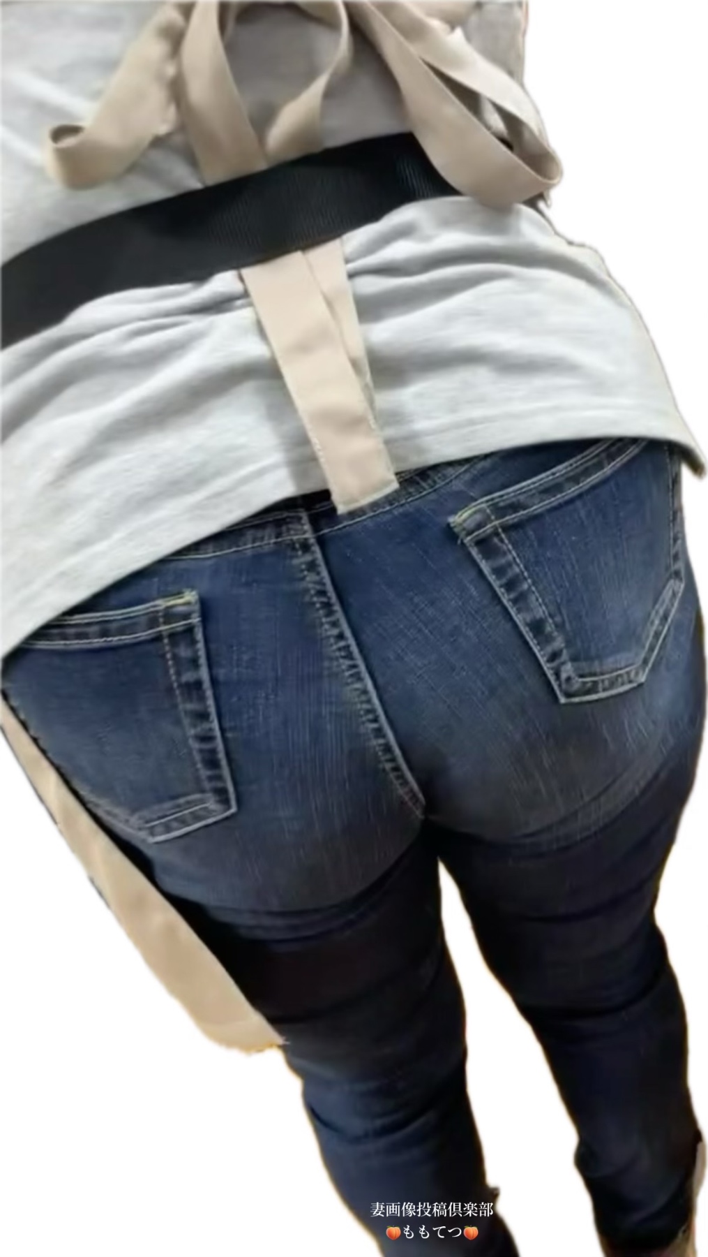 片付け中の巨尻妻の画像その2