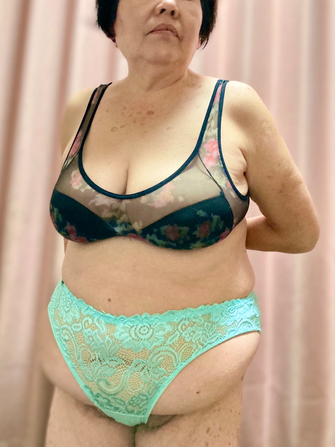 下着姿のおめこ豚の画像その3